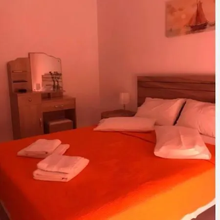 Eleni Appartement *